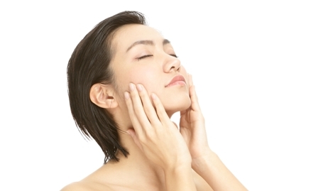 むくんだ顔は見せたくないですよね?