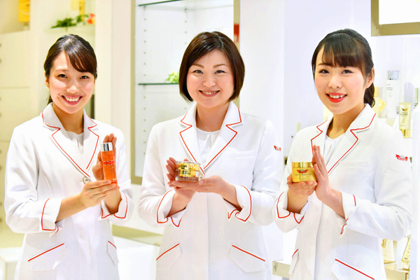 ドクターシーラボ 大阪市内百貨店(2018年オープン予定)美容部員・化粧品販売員正社員の求人のスタッフ写真1