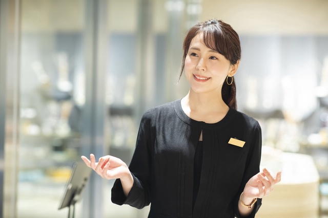 【新宿・渋谷・青山・六本木】百貨店・専門店美容部員・BA（都内／ハイブランド／経験者歓迎／賞与年2回／10連休以上も可）正社員（無料転職サポート付き）の求人の写真