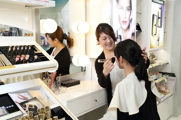 アクア コスメラボ イオンモール日の出店美容部員・化粧品販売員正社員/アルバイト・パートの求人のサービス・商品写真1