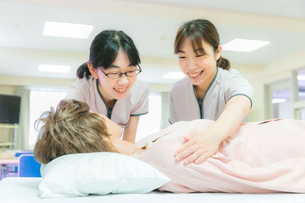横浜病院 メディカルアシスタント 看護 歯科助手 ケアキャスト 看護助手 正社員 アルバイト パート の求人 アットコスメキャリア