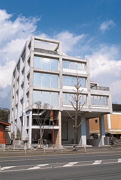 横浜化粧品業界の教育担当・トレーナー（美容インストラクター）正社員の求人のその他写真1