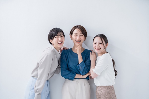 恵比寿スキンリサーチセンター受付・フロント（化粧品モニターテスト業務担当／正社員／土日休み／服装自由）正社員の求人のスタッフ写真1