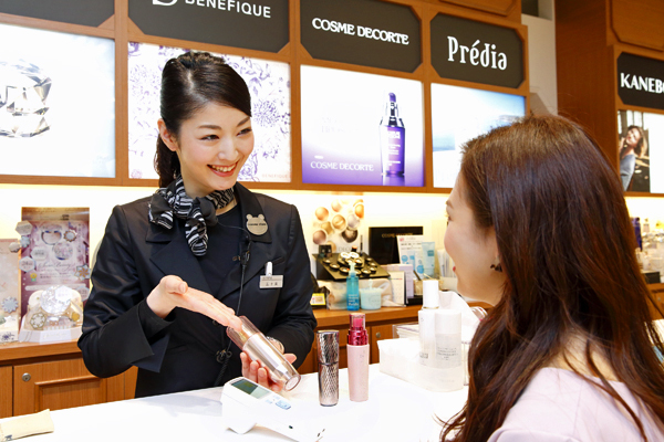 @cosme store 名古屋タカシマヤ ゲートタワーモール店美容部員・化粧品販売員(ビューティカウンセラー(未経験OK)※首都圏・東海・関西)契約社員の求人の写真