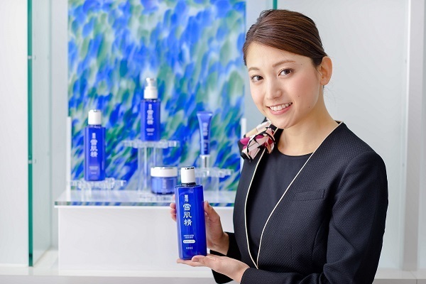 コーセー 東京都内ショッピングモール美容部員・BA(大型スーパー・ドラッグストア 美容スタッフ)契約社員の求人のスタッフ写真1