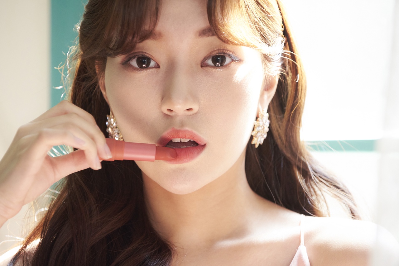 ネイル・髪色・まつエク等♡オシャレを楽しみながら働ける求人の画像