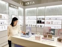 年収～450万円／店長＆副店長募集／有休取得率◎ スキンケア『アクシージア』20代～40代後半活躍！昼食手当有
