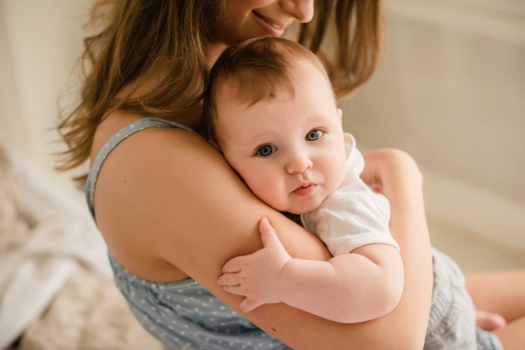 産後二の腕ダイエットは 赤ちゃんの抱き方で決まる
