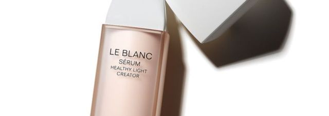 ピンク味を帯びた発光肌へ。シャネルの薬用美白美容液「ル ブラン セラム HLCS」をレポート
