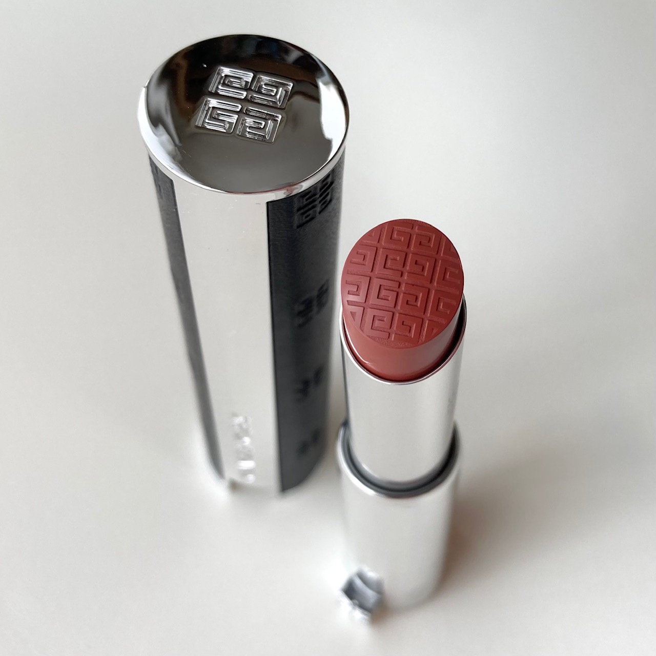ジバンシイ」の大人気フェイスパウダーが進化＆新色追加。圧倒的