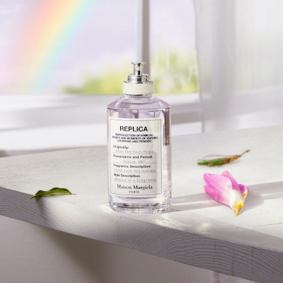 lCtOXV[YA~~񂾉JƒWz̍^Maison Margiela Fragrancesi] }WF tOXj